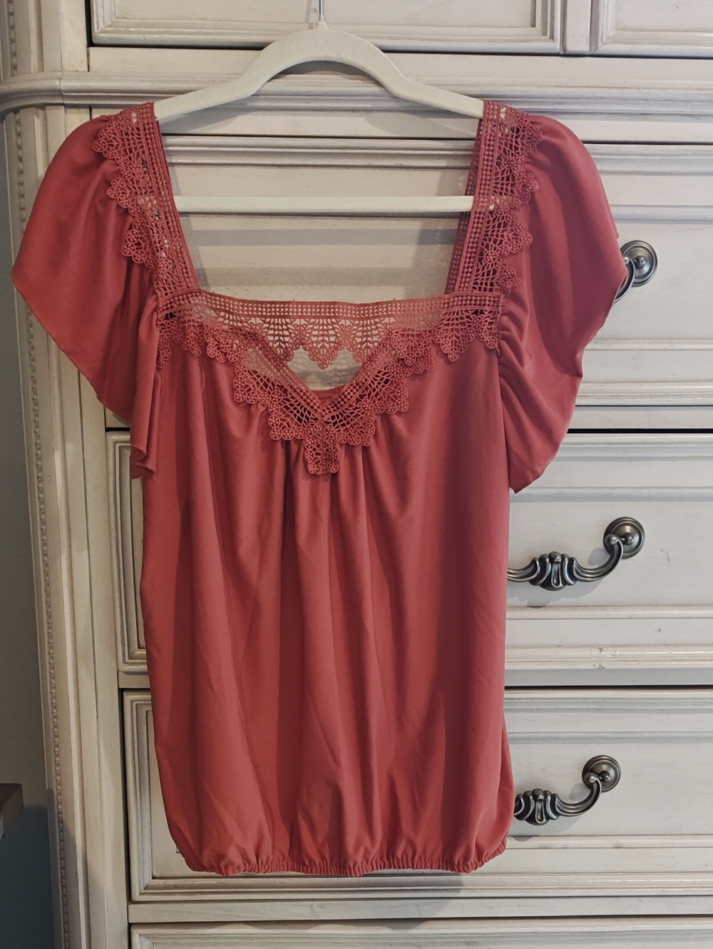 Buckle Crochet-Trim Flutter Sleeve Top in Rose
